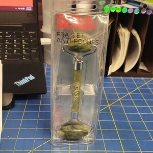 Revlon Jade Green Facial Roller New Cool & Depuff